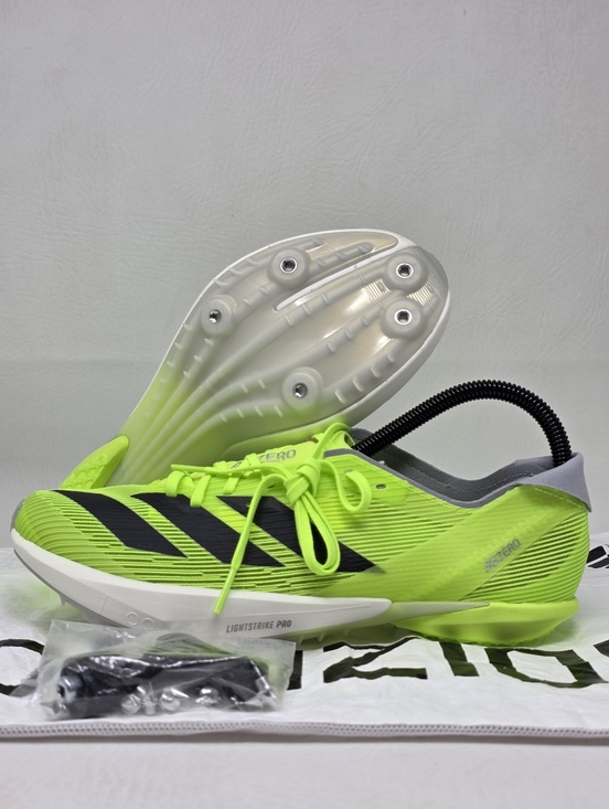 Athletic_Shoes